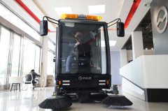 环卫工人：扫地机帮了我大忙